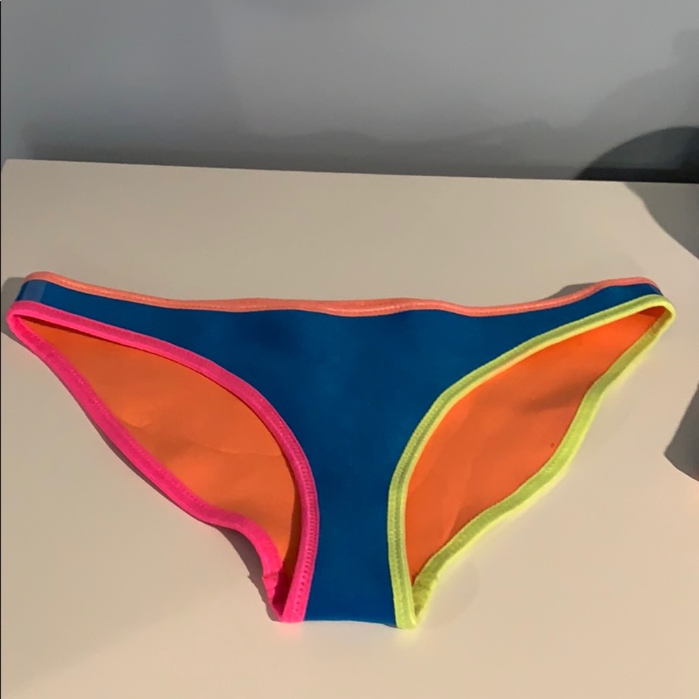 Triangl swim bottoms in bikini cut